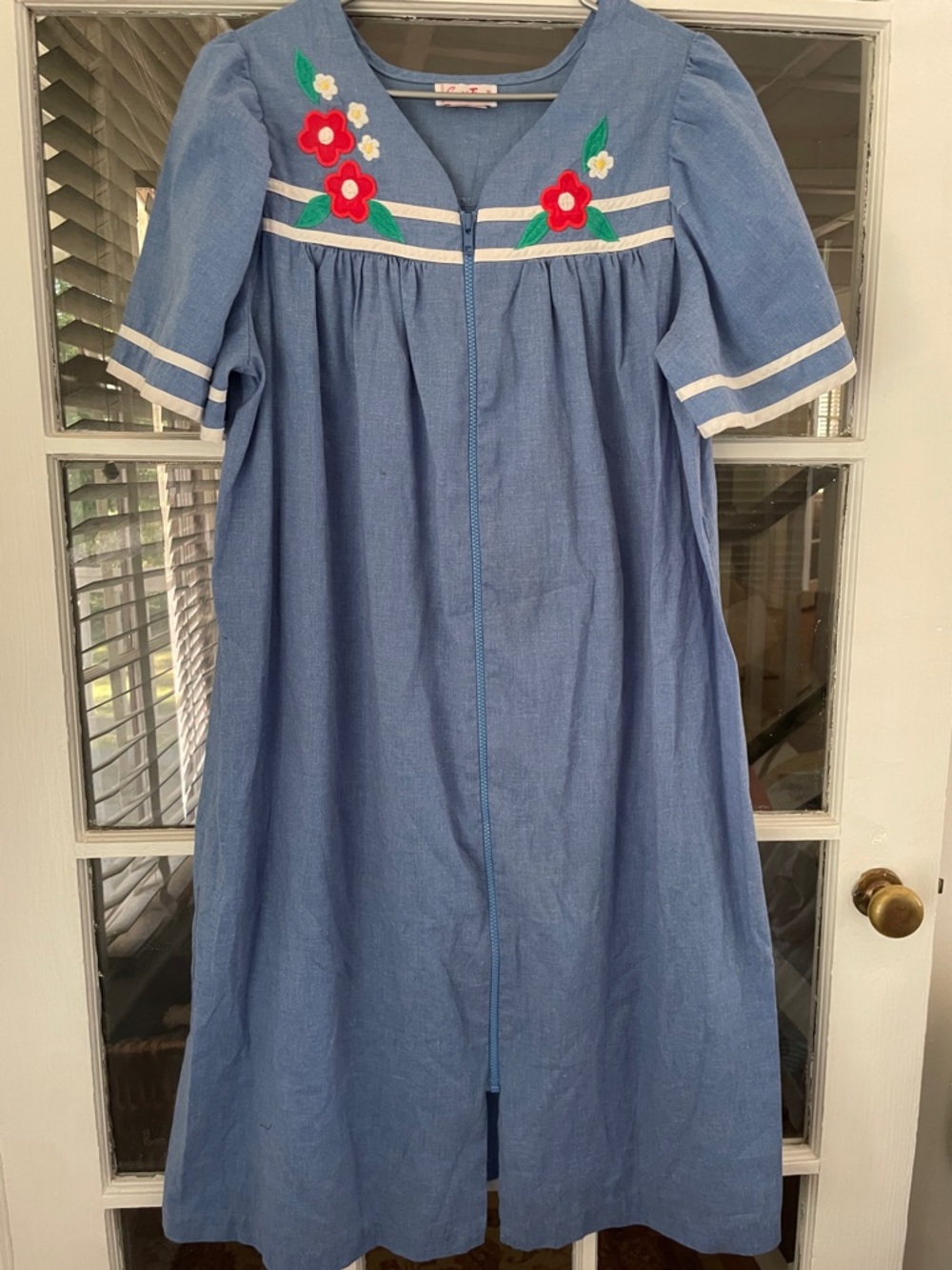 Vintage Housecoat Women’s Robe Embroidered Appliqué Flowers Blue